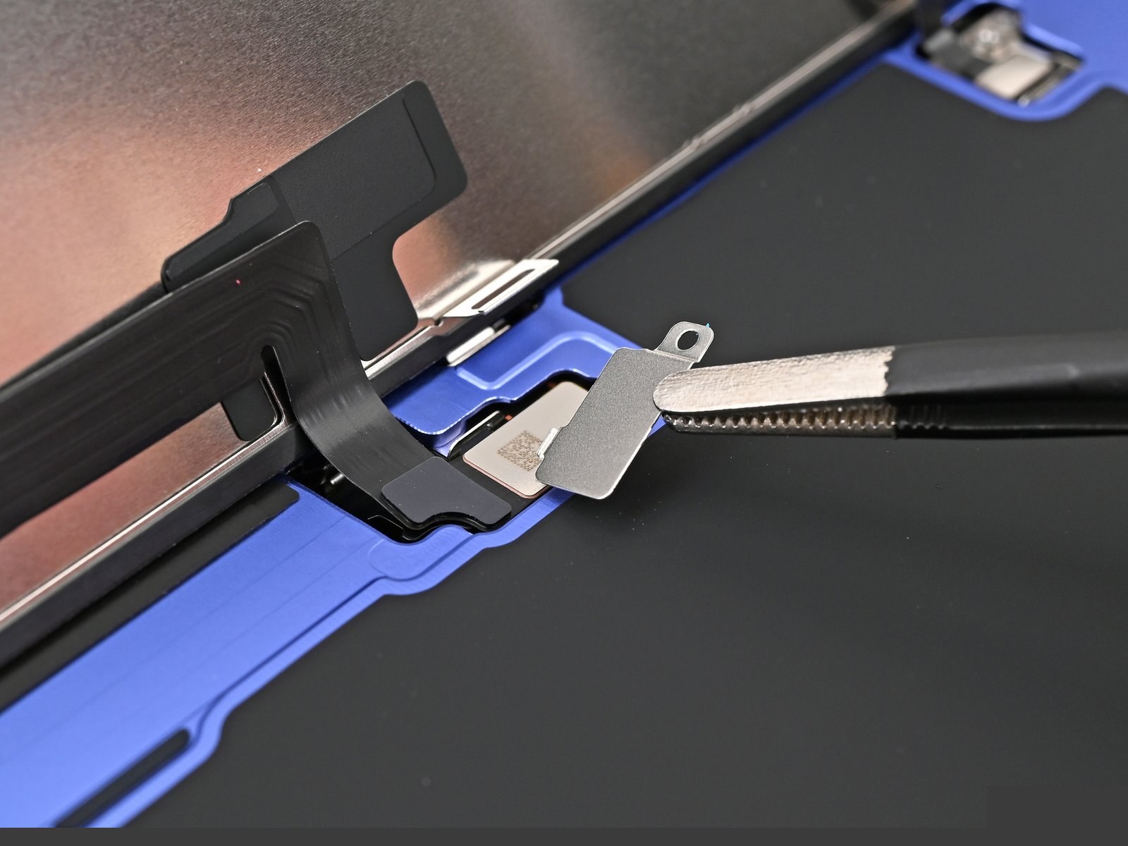 iPhone 16 Plus — Cover the connectors (logo-free)