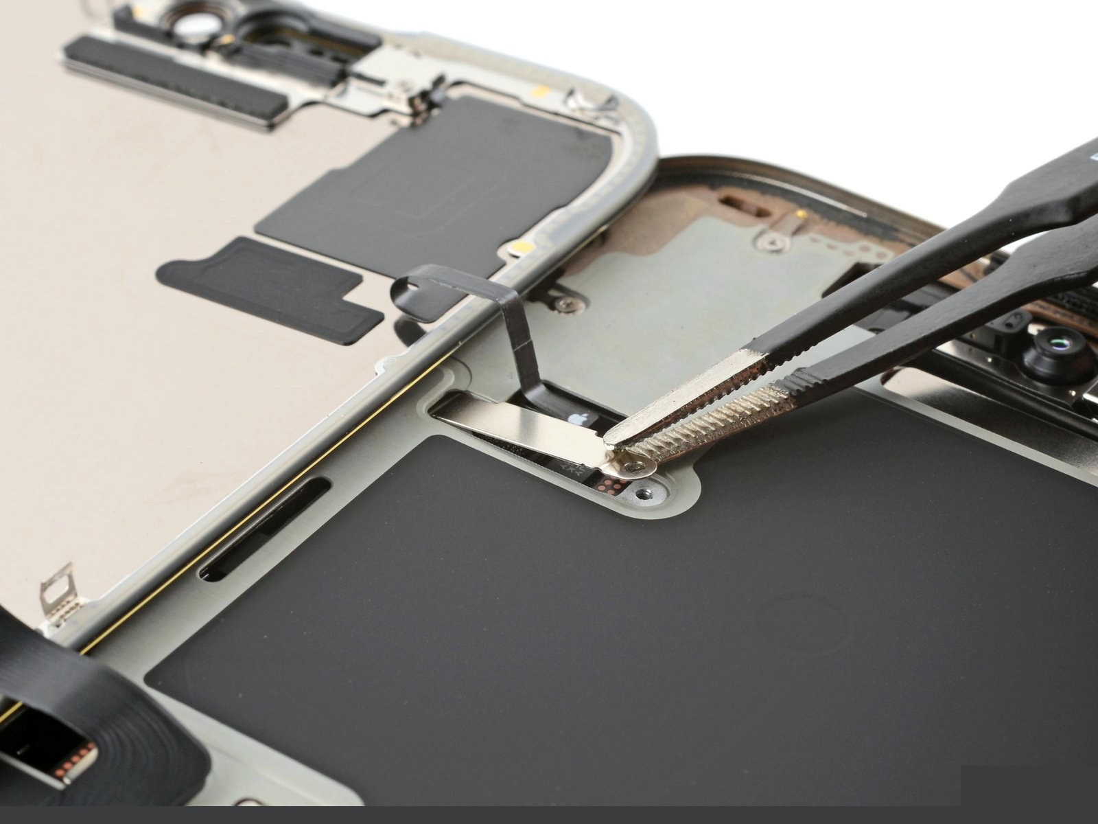 iPhone 16 Pro Max — Step 11 (logo-free)