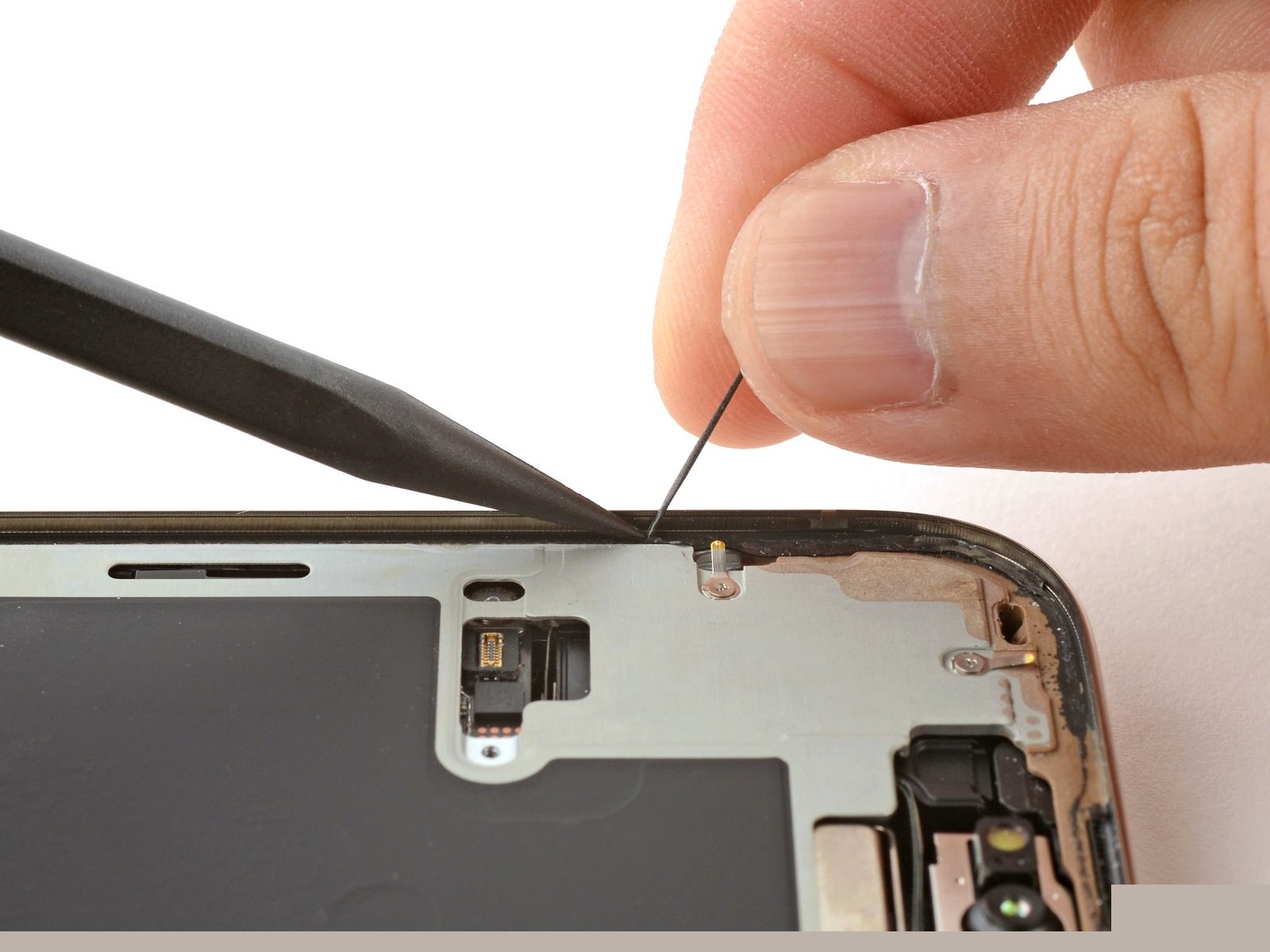 iPhone 16 Pro Max — Remove the adhesive and its residue (logo-free)