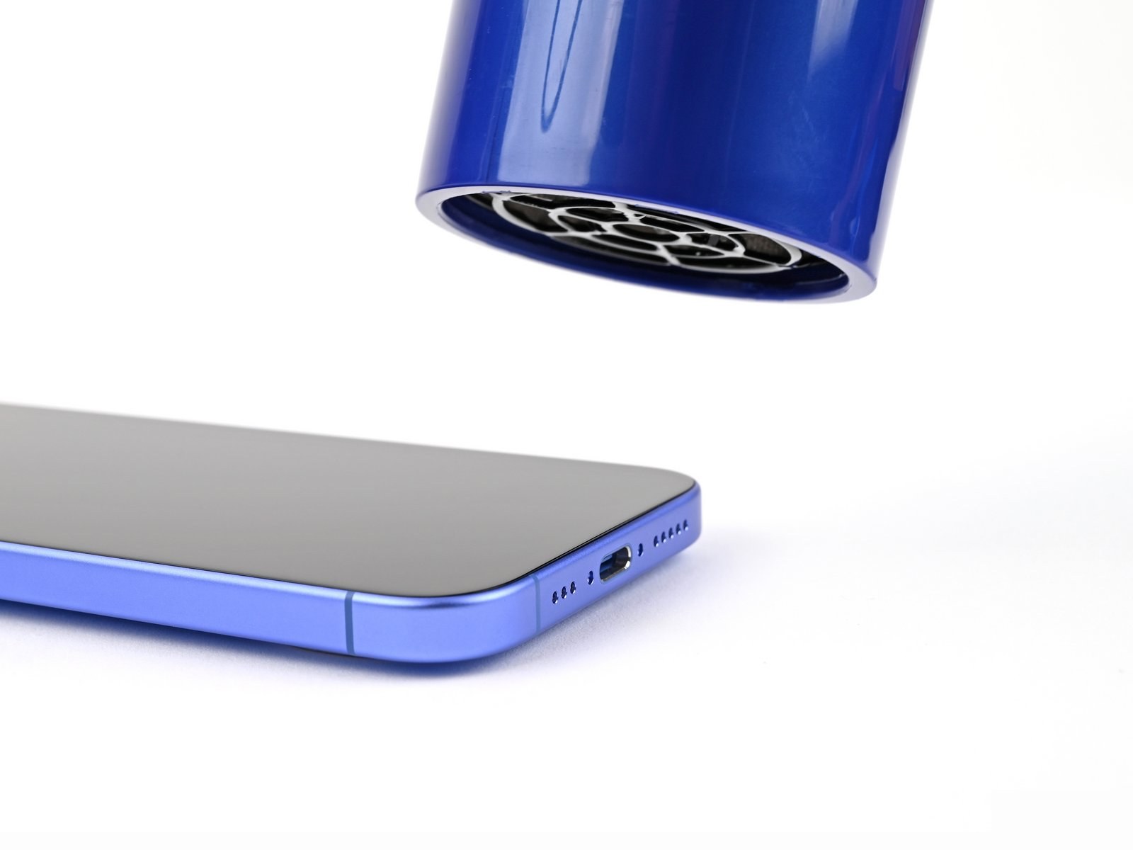 iPhone 16 — Heat the bottom edge (logo-free)
