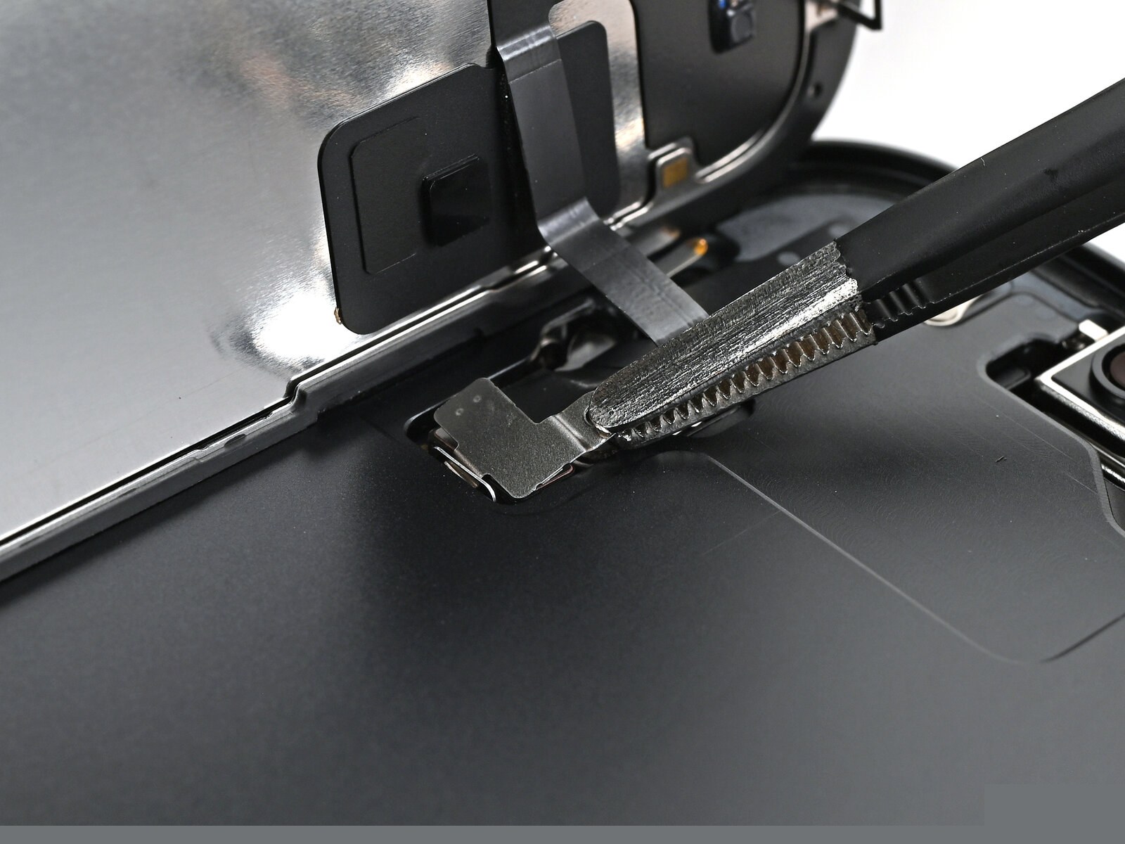 iPhone 16e — Remove the covers (logo-free)