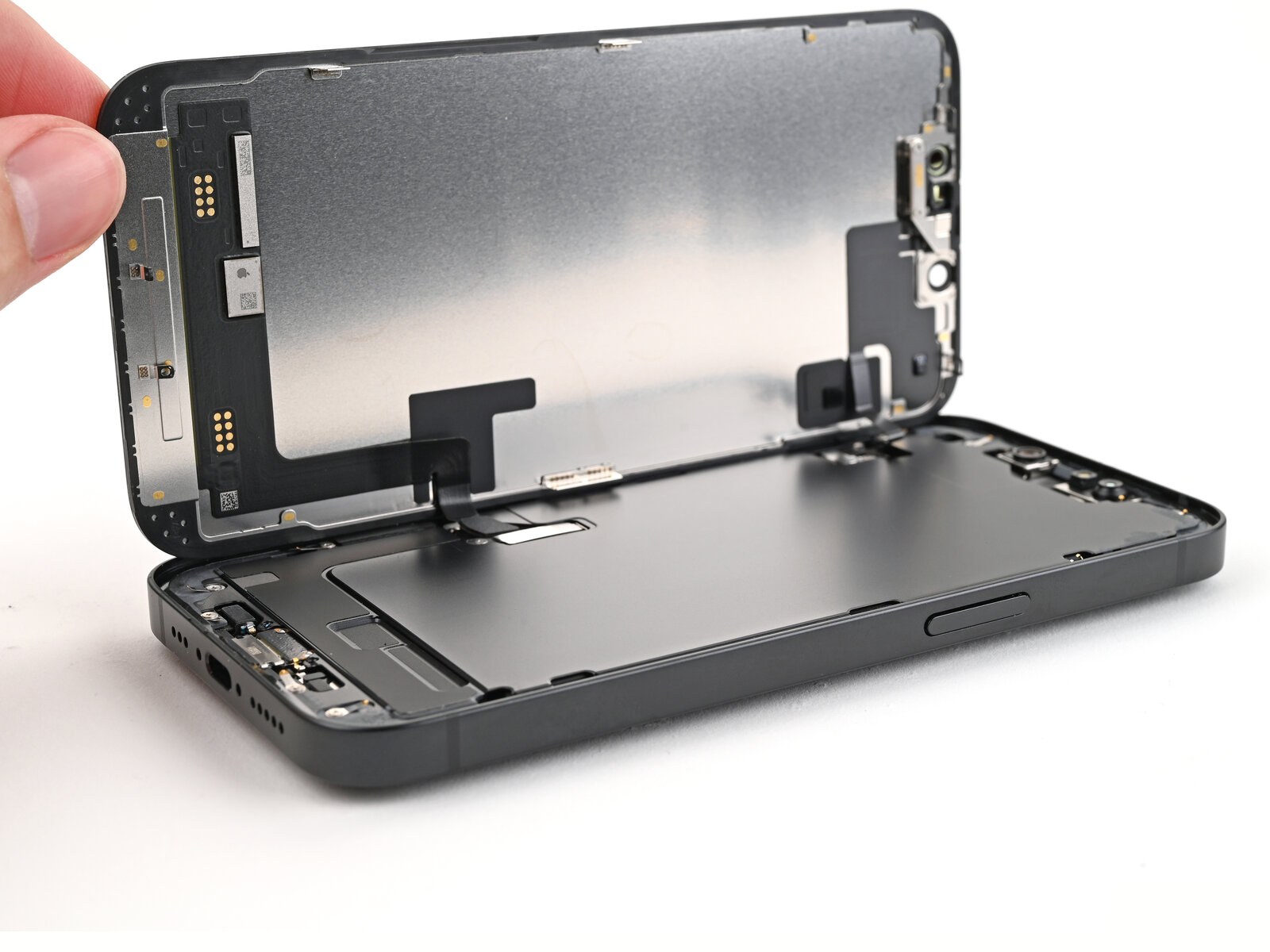 iPhone 16e — Place the screen (logo-free)